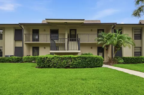 29 Plantation Dr #202, Vero Beach, FL 32966