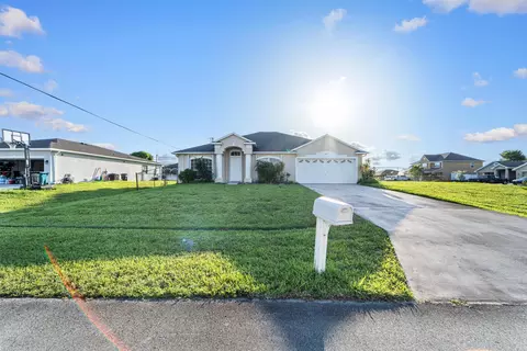 672 SW Kayak Ave, Port Saint Lucie, FL 34953