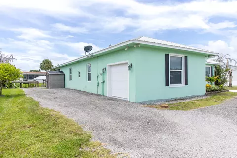 Exterior - 2406 SE 31st St SE, Okeechobee, FL 34974 photo 3 of 14