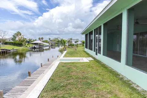 Exterior - 2406 SE 31st St SE, Okeechobee, FL 34974 photo 6 of 14