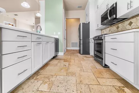 Kitchen - 2406 SE 31st St SE, Okeechobee, FL 34974 photo 7 of 8