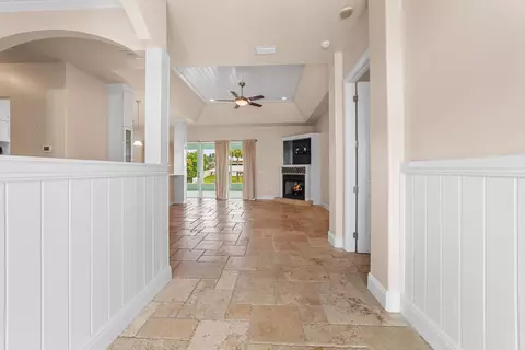 Entry Way - 2406 SE 31st St SE, Okeechobee, FL 34974 photo 2 of 7
