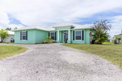 Exterior - 2406 SE 31st St SE, Okeechobee, FL 34974 photo 2 of 14
