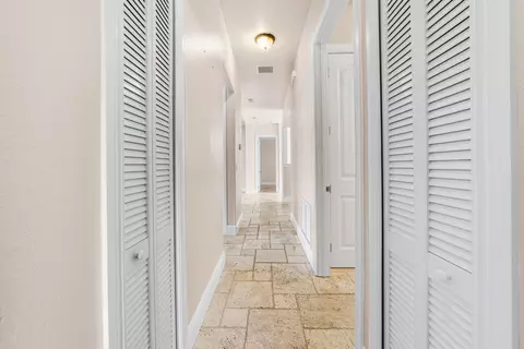 Entry Way - 2406 SE 31st St SE, Okeechobee, FL 34974 photo 5 of 7