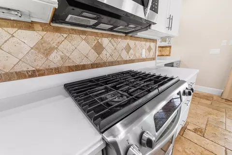 Kitchen - 2406 SE 31st St SE, Okeechobee, FL 34974 photo 5 of 8