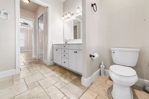Bath - 2406 SE 31st St SE, Okeechobee, FL 34974 photo 3 of 5