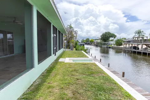 Exterior - 2406 SE 31st St SE, Okeechobee, FL 34974 photo 5 of 14