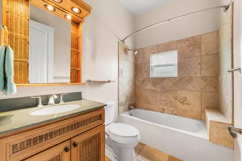 Bath - 2406 SE 31st St SE, Okeechobee, FL 34974 photo 1 of 5