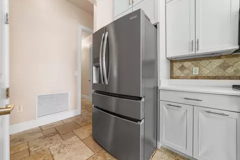 Kitchen - 2406 SE 31st St SE, Okeechobee, FL 34974 photo 8 of 8