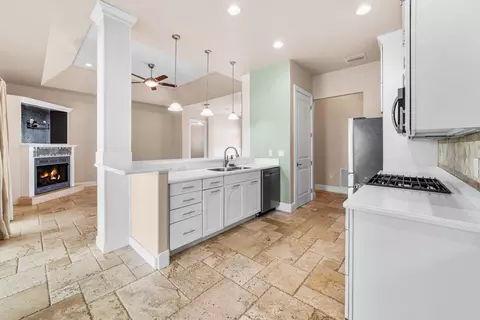 Kitchen - 2406 SE 31st St SE, Okeechobee, FL 34974 photo 2 of 8