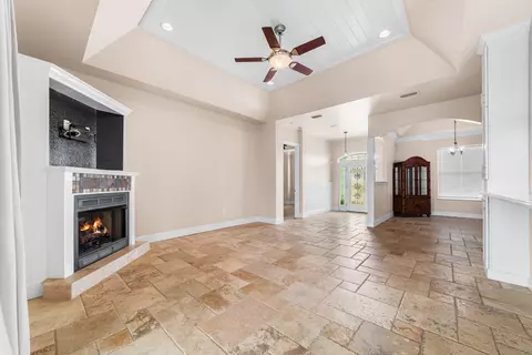 Living - 2406 SE 31st St SE, Okeechobee, FL 34974 photo 3 of 5