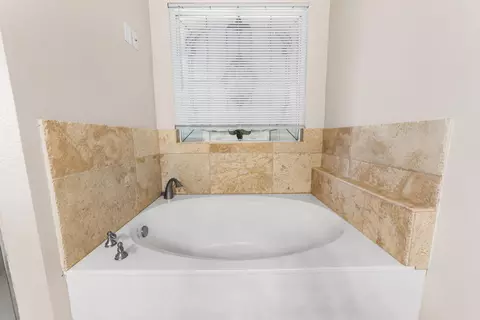 Bath - 2406 SE 31st St SE, Okeechobee, FL 34974 photo 4 of 5