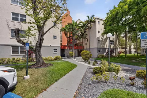 8363 Lake Dr #308, Doral, FL 33166