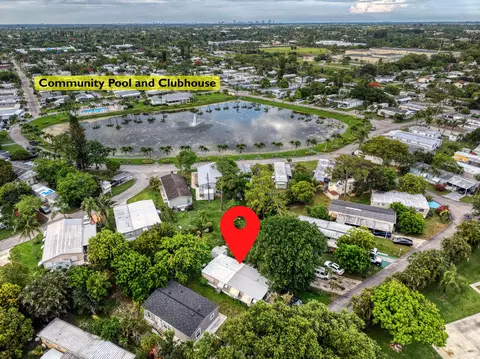 32 Lisa Ln, Greenacres, FL 33463