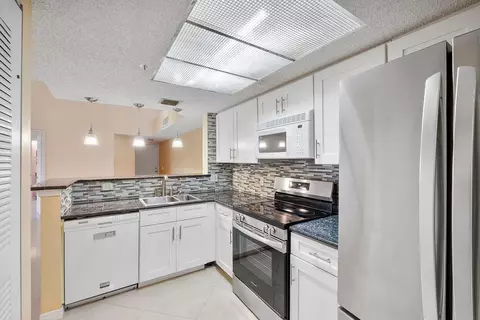 5011 Wiles Rd UNIT 303, Coconut Creek, FL 33073