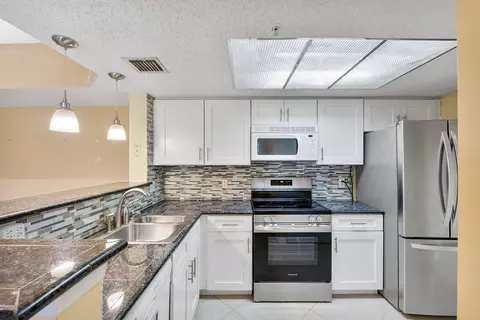5011 Wiles Rd UNIT 303, Coconut Creek, FL 33073