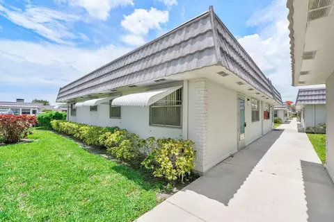 9 Valencia Trl, Delray Beach, FL 33446