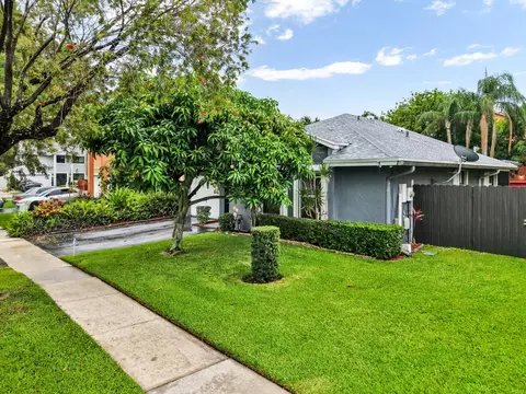 9720 SW 12th St, Pembroke Pines, FL 33025
