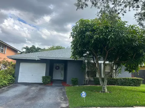 9720 SW 12th St, Pembroke Pines, FL 33025
