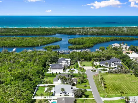 8361 SE Pilots Cove Ter, Hobe Sound, FL 33455