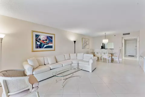 7260 Kinghurst Dr #205, Delray Beach, FL 33446
