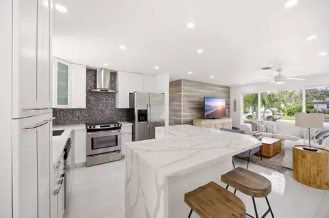 817 SE 16th St, Deerfield Beach, FL 33441