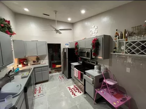 7620 NW 38th Ct, Sunrise, FL 33351