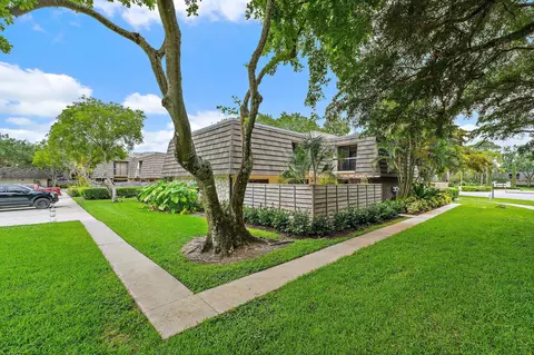 108 1st Ter, Palm Beach Gardens, FL 33418
