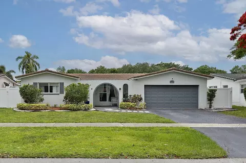 10476 NW 3rd St, Plantation, FL 33324