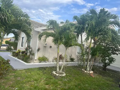 5765 Strawberry Lakes Cir, Lake Worth, FL 33463