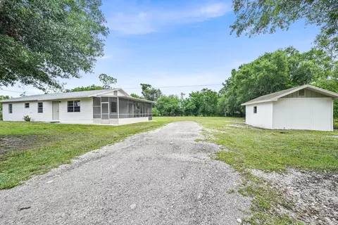 833 NW 34th St, Okeechobee, FL 34972 photo 4
