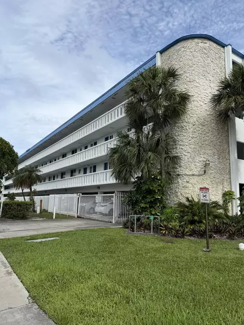 1100 NE 191st St #44, Miami, FL 33179