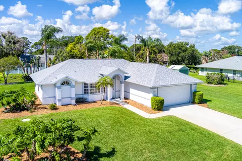 102 Miller Dr, Sebastian, FL 32958