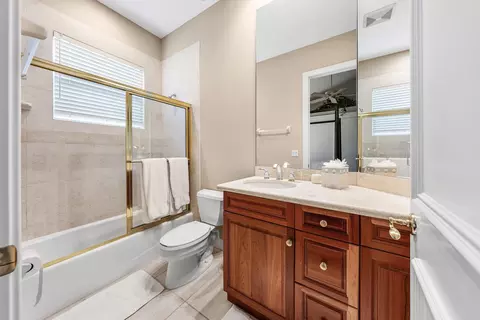 Bath - 47 River Dr, Tequesta, FL 33469 photo 6 of 7
