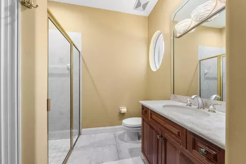 Bath - 47 River Dr, Tequesta, FL 33469 photo 7 of 7