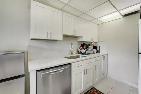 Kitchen - 1011 Exeter, Boca Raton, FL 33434 photo 2 of 3