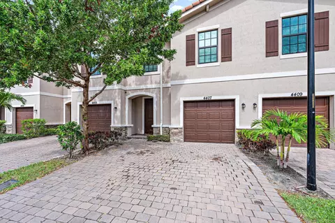 4407 Hemlock Dr, Riviera Beach, FL 33410