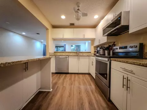 2011 E Discovery Cir E, Deerfield Beach, FL 33442