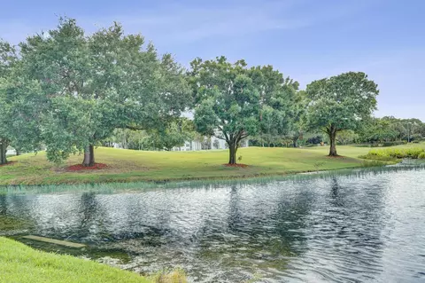 9460 Poinciana Pl #101, Davie, FL 33324