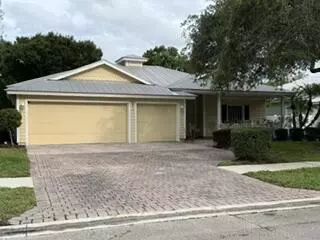654 NE Little Kayak Pt, Port Saint Lucie, FL 34983
