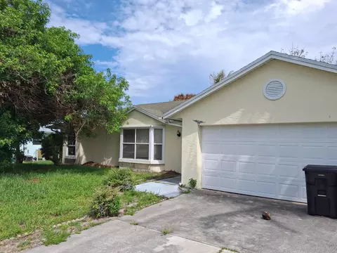 374 SW De Gouvea Ter, Port Saint Lucie, FL 34984