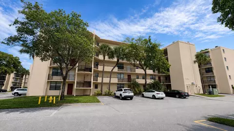 3450 Blue Lake Dr #204, Pompano Beach, FL 33064