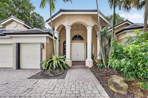 8106 N Savannah Cir, Davie, FL 33328