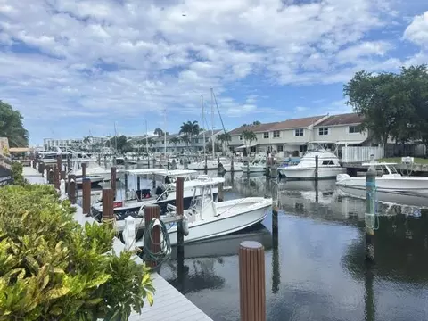2400 NE 16th St UNIT 205, Pompano Beach, FL 33062