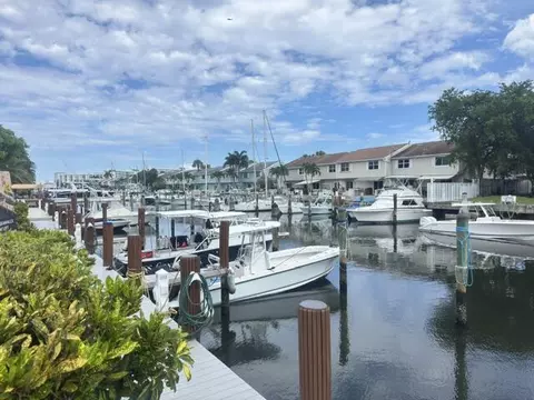 2400 NE 16th St UNIT 205, Pompano Beach, FL 33062