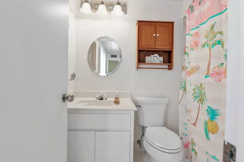 Bath - 3802 SE Jefferson St, Stuart, FL 34997 photo 2 of 4
