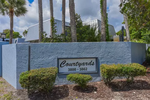Exterior - 3802 SE Jefferson St, Stuart, FL 34997 photo 5 of 6