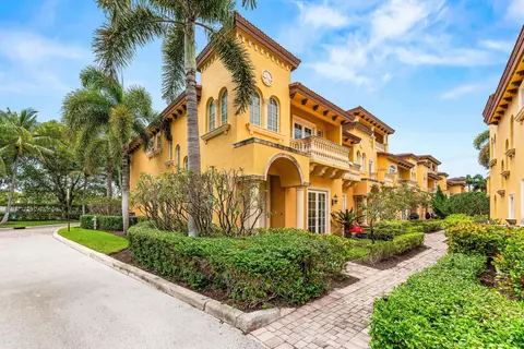 210 NE 69th Cir, Boca Raton, FL 33487