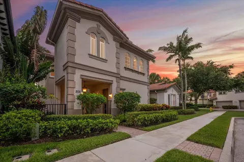 208 Glacier St, Palm Beach Gardens, FL 33410