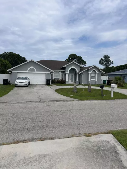 219 NW Biltmore St, Port Saint Lucie, FL 34983